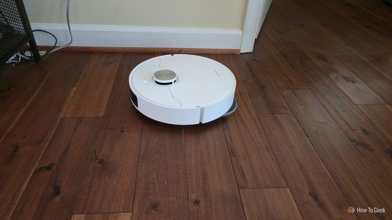 Dreame L40s 床を掃除するウルトラロボット掃除機。