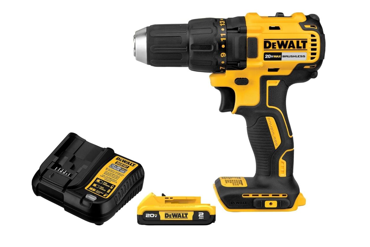 드릴, 충전기, 배터리 팩입니다.