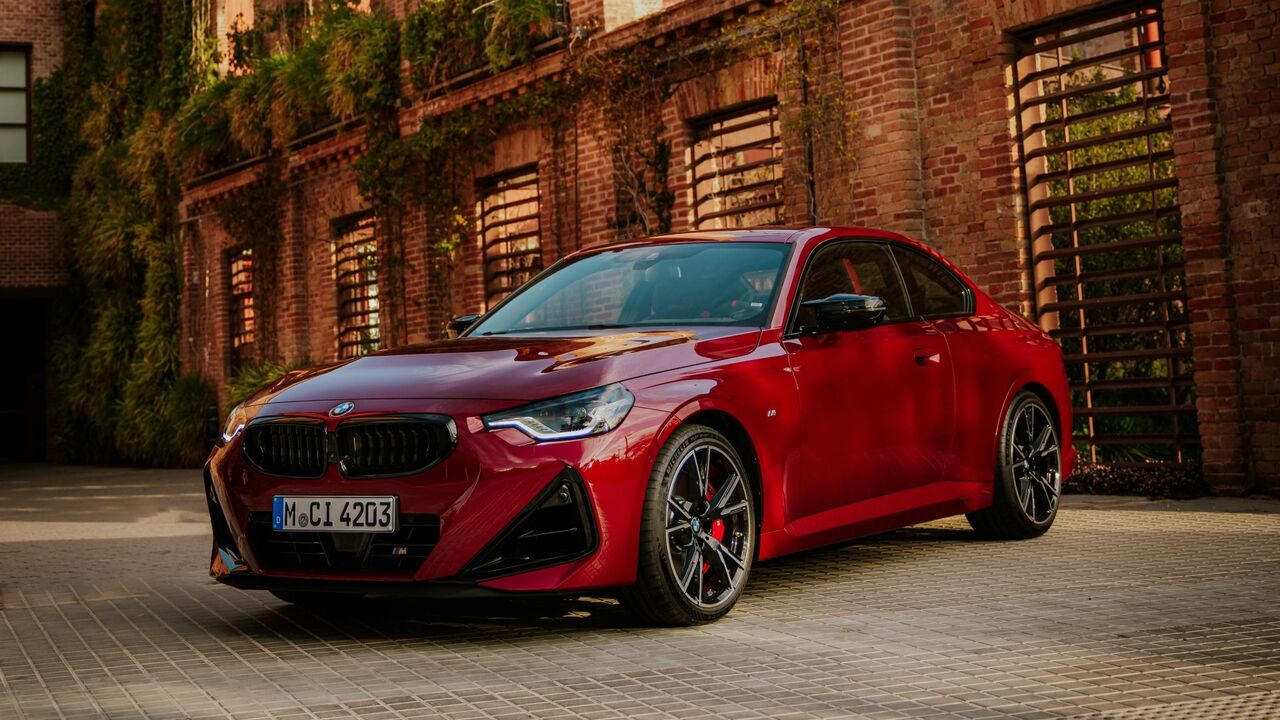 2025 BMW 2 シリーズ クーペのフロント 3/4 ショット