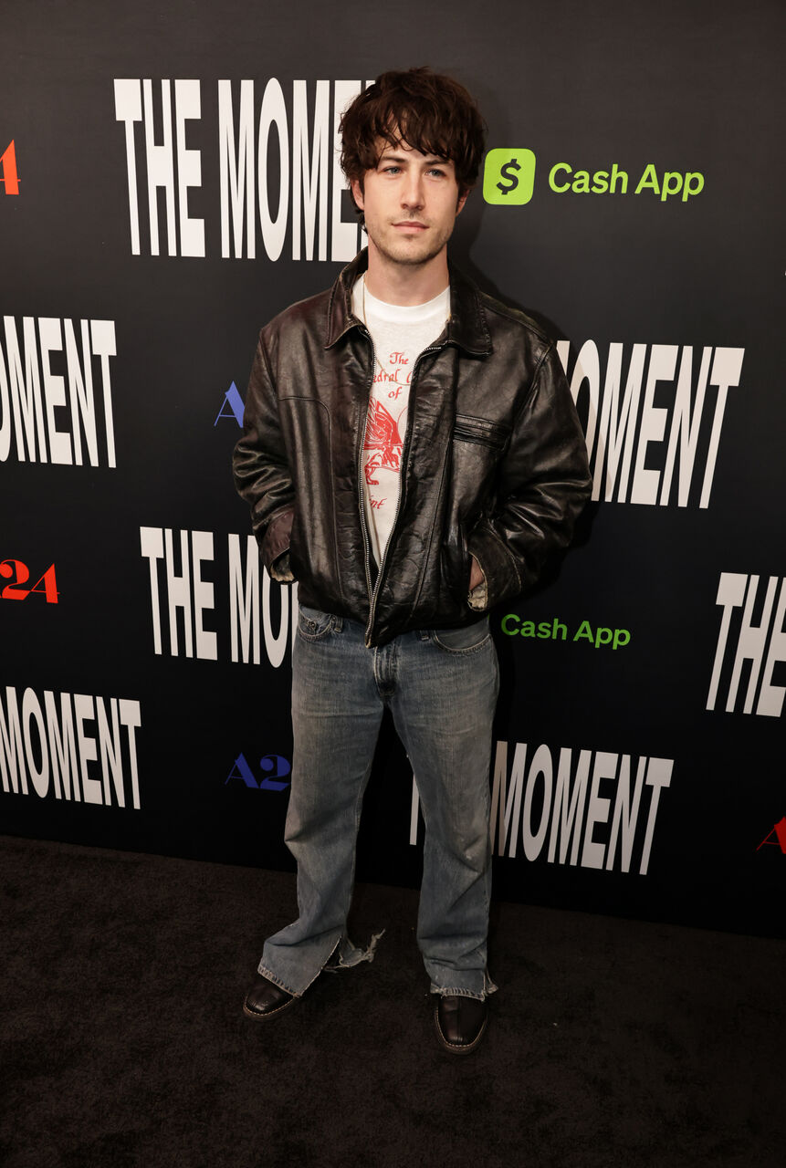 딜런 미네트(Dylan Minnette)가 시사회에 참석합니다. "순간"
