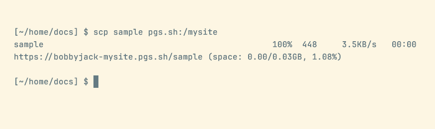 ファイルを pico.sh にアップロードする scp コマンドを示すコマンド ライン。