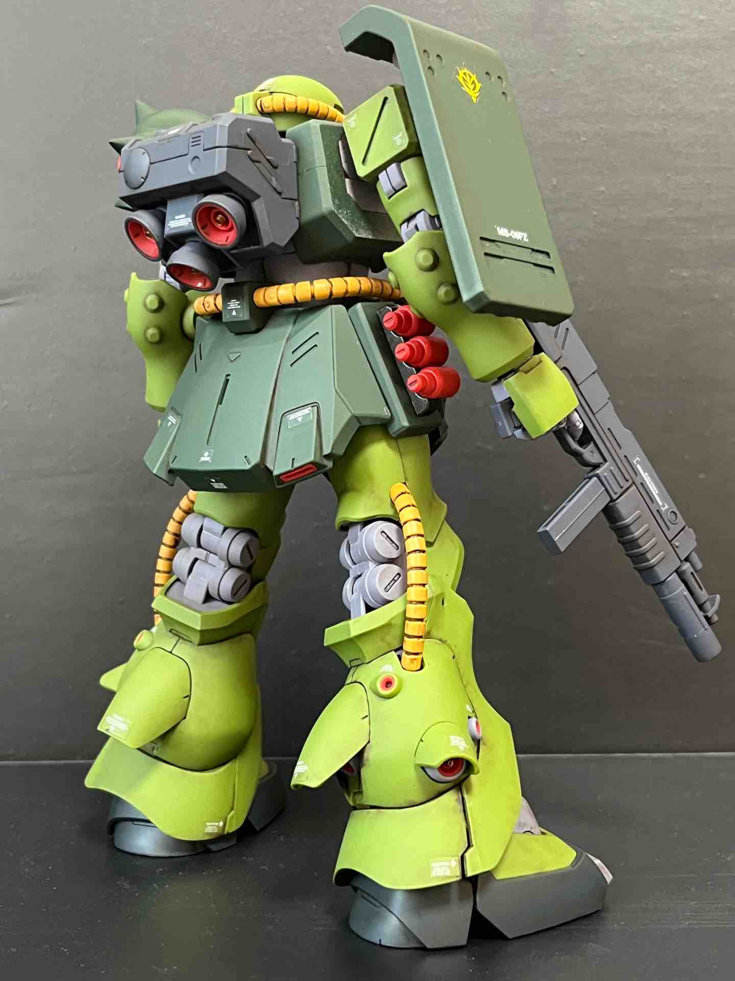 RE ザクII改 （FZ）1/100 【組立済品】 RE/100 1/100 ザクII改｜バンダイ ホビーサイト