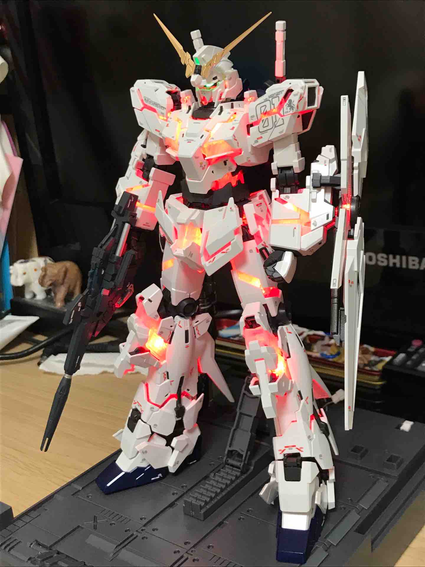 MGEX ユニコーンガンダム㉓ デストロイモードと発光 : ryoshi