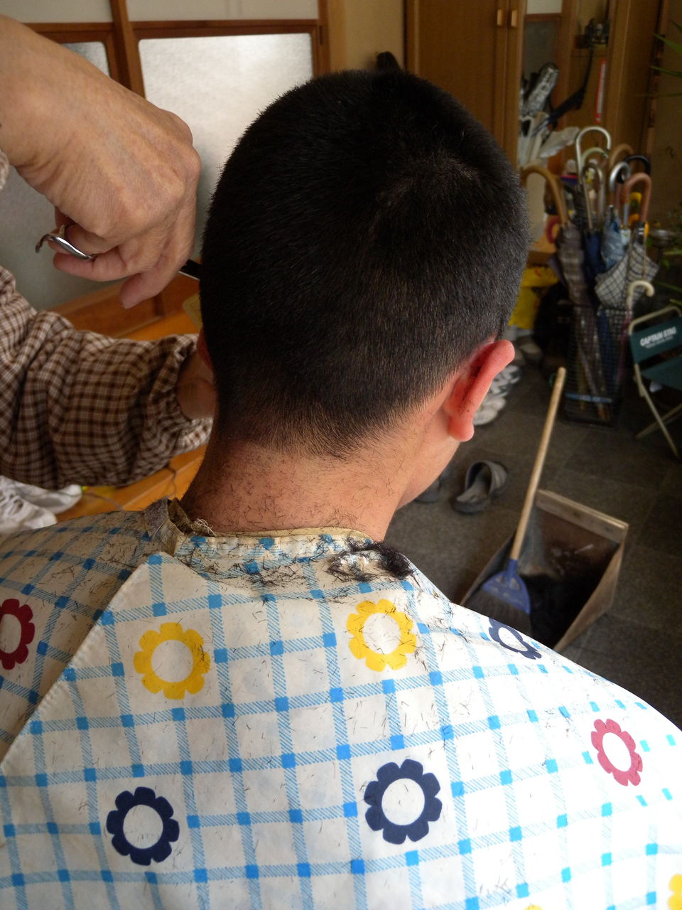 息子 断髪式を行う セレナとおちゃんのブログ