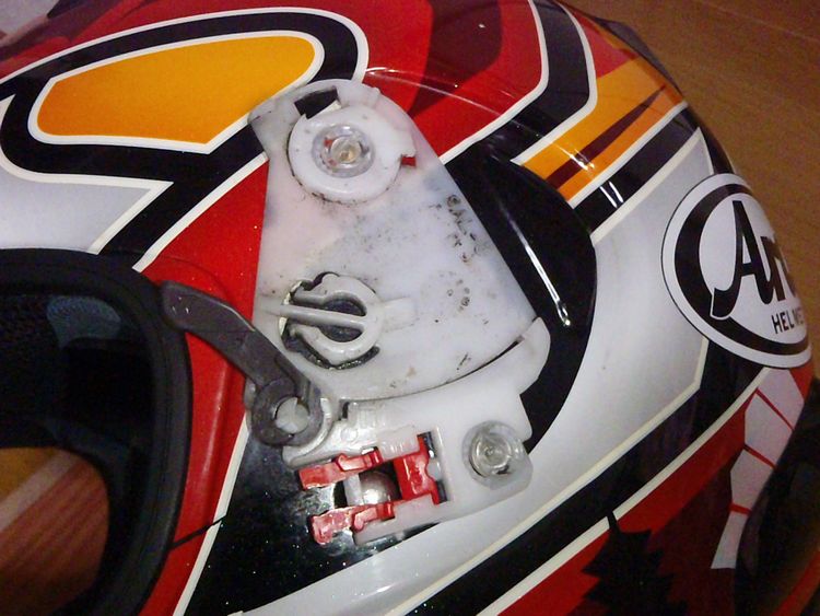 ヘルメットリペア 休日は旅人