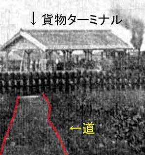 貨物ターミナルに続く道