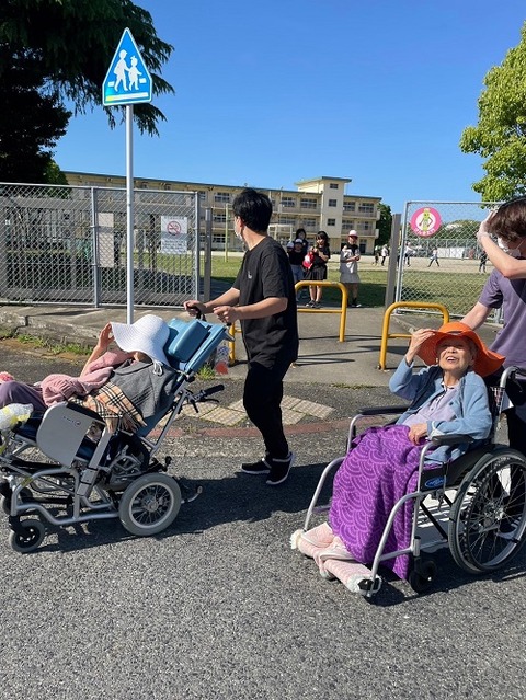 img_LINE_ALBUM_2024425   リハ散歩🚶_240425_13