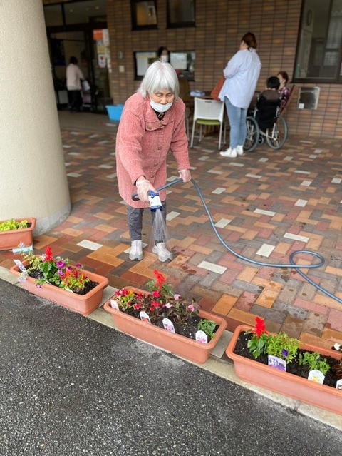 img_LINE_ALBUM_園芸　買い出し、植え_220513_11