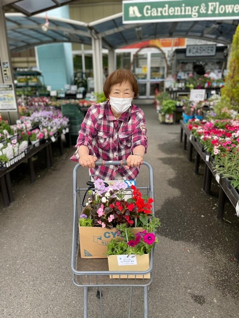 img_LINE_ALBUM_園芸　買い出し、植え_220513_19