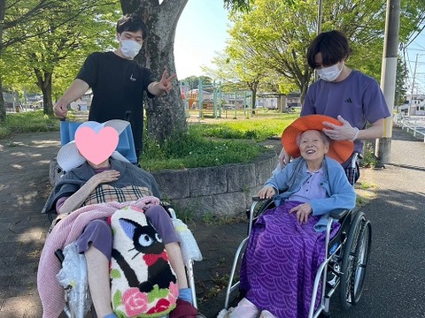 img_LINE_ALBUM_2024425   リハ散歩🚶_240425_10