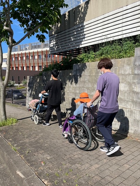 img_LINE_ALBUM_2024425   リハ散歩🚶_240425_2