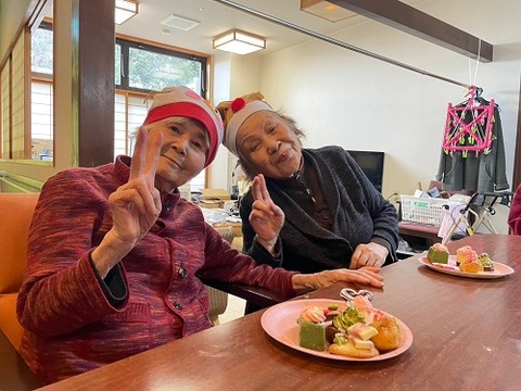 img_LINE_ALBUM_20241225 GH蓬莱クリスマス会🎄_241225_69