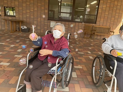 img_LINE_ALBUM_2023422  日向ぼっこシャボン玉🫧_230422_7