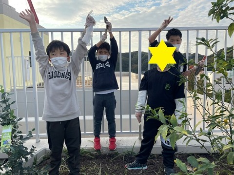 img_LINE_ALBUM_20221110 ブルーベリー植樹🫐_221111_22