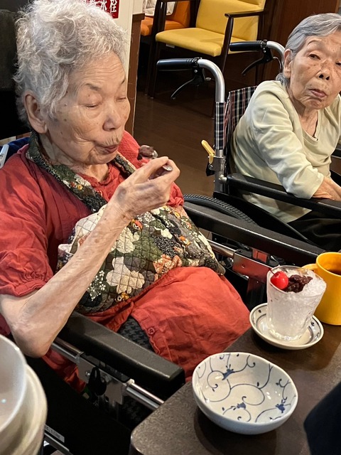 LINE_ALBUM_2024.6 山下千栄子様誕生日会、かき氷_240626_57