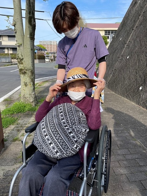 img_LINE_ALBUM_2024412  リハ散歩🚶_240412_14