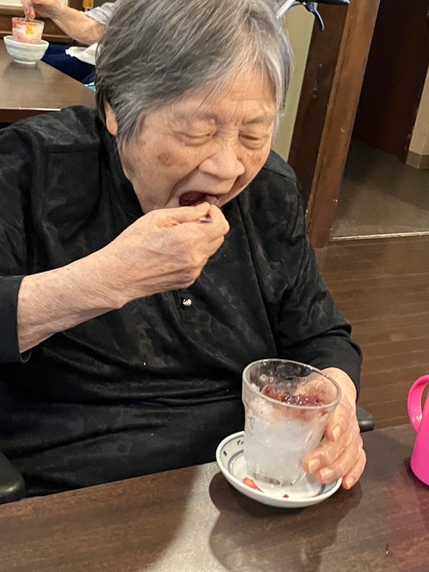 LINE_ALBUM_2024.6 山下千栄子様誕生日会、かき氷_240626_37