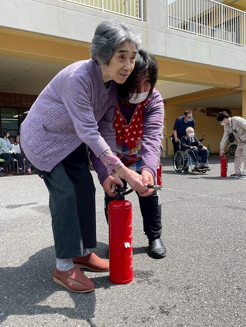 img_LINE_ALBUM_2025523  消防避難訓練_250523_49