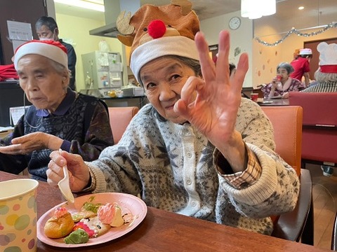 img_LINE_ALBUM_20241225 GH蓬莱クリスマス会🎄_241225_77