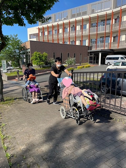 img_LINE_ALBUM_2024425   リハ散歩🚶_240425_16