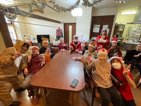 img_LINE_ALBUM_20241225 GH蓬莱クリスマス会🎄_241225_64