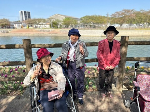 img_LINE_ALBUM_金山川チューリップ_230428_6