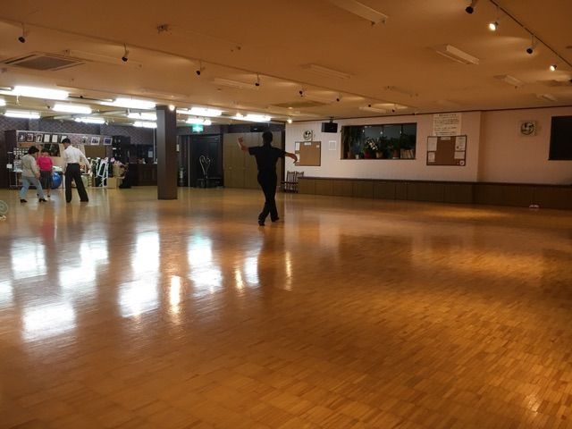 戦え スポーツ内閣 に増田組登場 踊るカメラマン 戦え スポーツ内閣 に増田組登場 踊るカメラマン