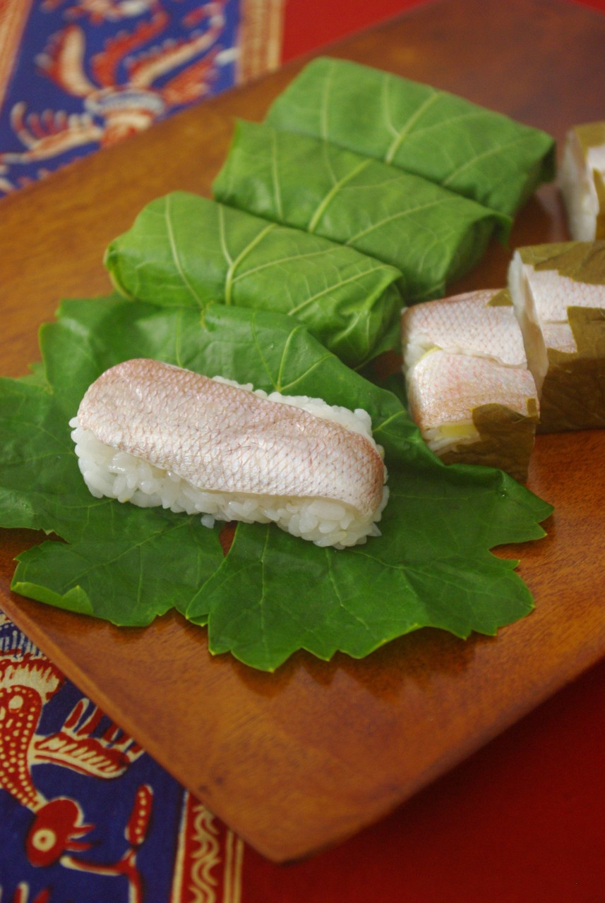 小鯛の葡萄の葉寿司 ギリシャのごはん 小鯛の葡萄の葉寿司 ギリシャのごはん