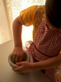 2008.12.24 grinding cloves