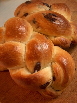 orange & choc chip tsoureki