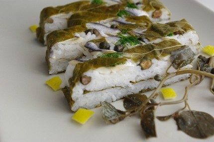 2009.07.31 vine leaf & marinated anchovy sushi2