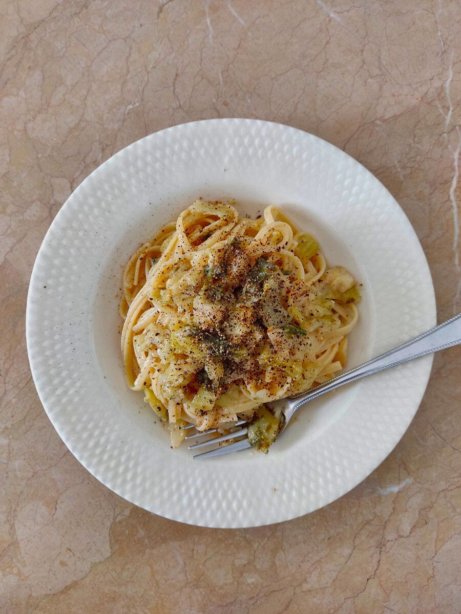 カリフラワーの葉っぱのパスタと 芽キャベツのパスタ ギリシャのごはん