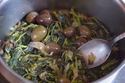 2020.09.05 amaranth greens with olives1