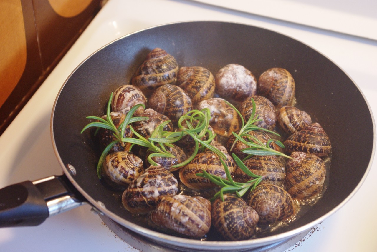 クレタ料理 うつぶせになったカタツムリ ギリシャのごはん