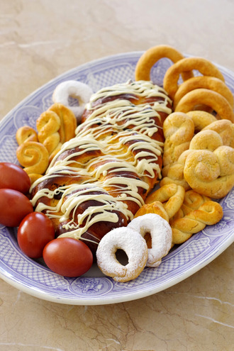 2025.05.19 easter bread & biscuits
