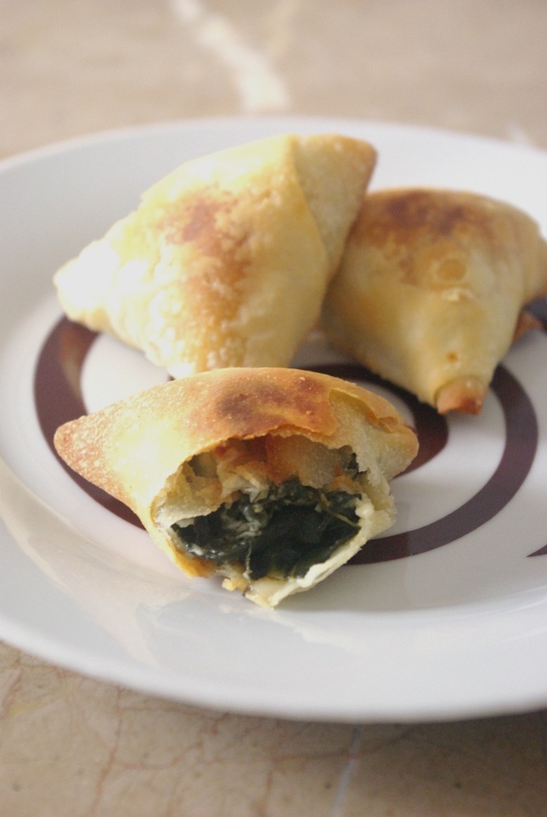 ほうれん草の渦巻きパイとミニパイ ナポリタンっぽいもの ギリシャのごはん ほうれん草の渦巻きパイとミニパイ ナポリタンっぽいもの ギリシャのごはん