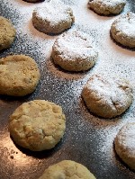 kourambiedes after baking