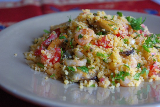 手作りクスクスとシーフードのサラダ ギリシャのごはん