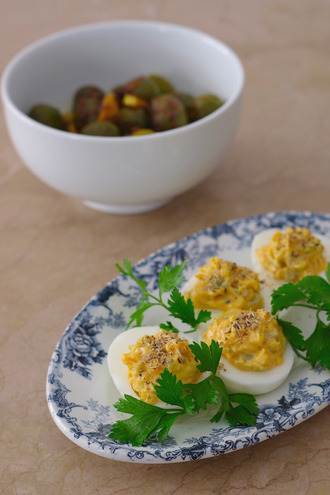 2020.10.26 olive achar deviled eggs0