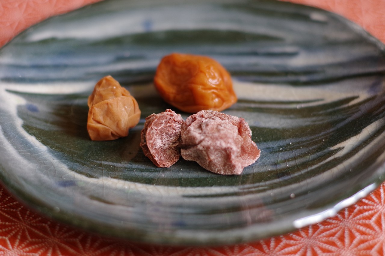 今年の杏干しと 23年ものの梅干し ギリシャのごはん
