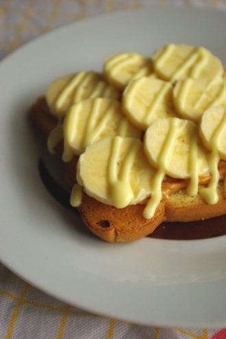 2010.10.18 peanut butter,banana,salad cream on toast