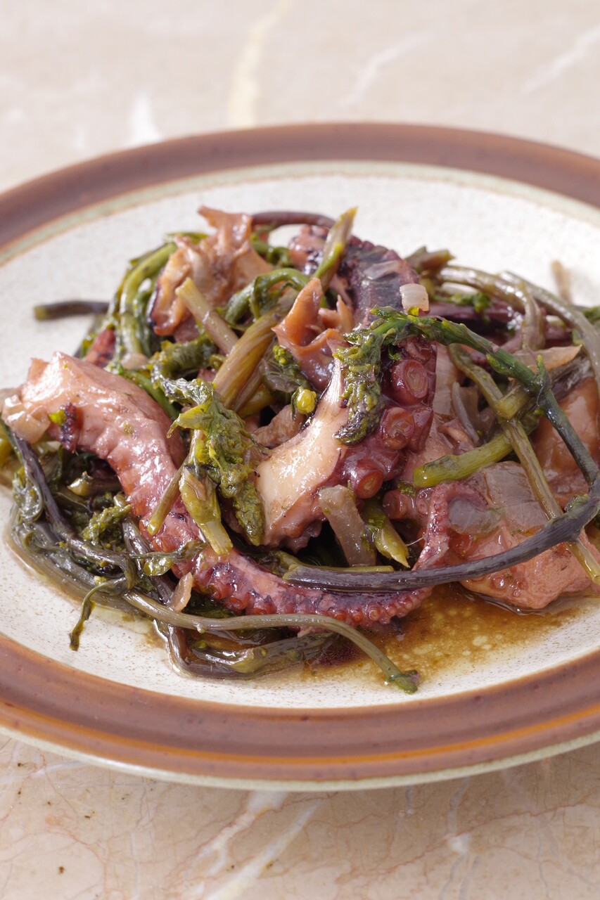 タコとアヴロニェスの煮込み ギリシャのごはん