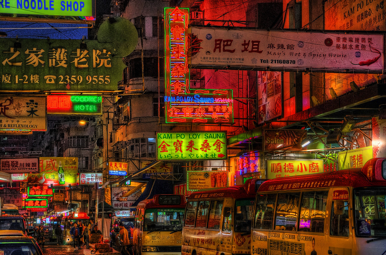 猥雑な裏路地 燃えろ Hdr