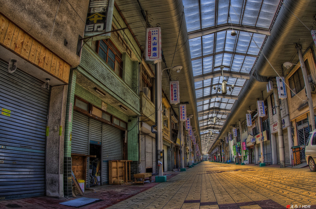 誰もいないアーケード商店街 燃えろ Hdr 誰もいないアーケード商店街 燃えろ Hdr