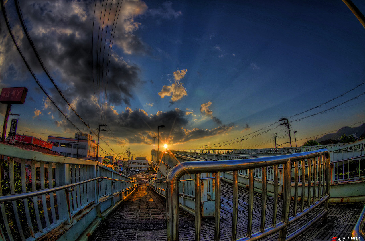 歩道橋からの夕日 燃えろ Hdr