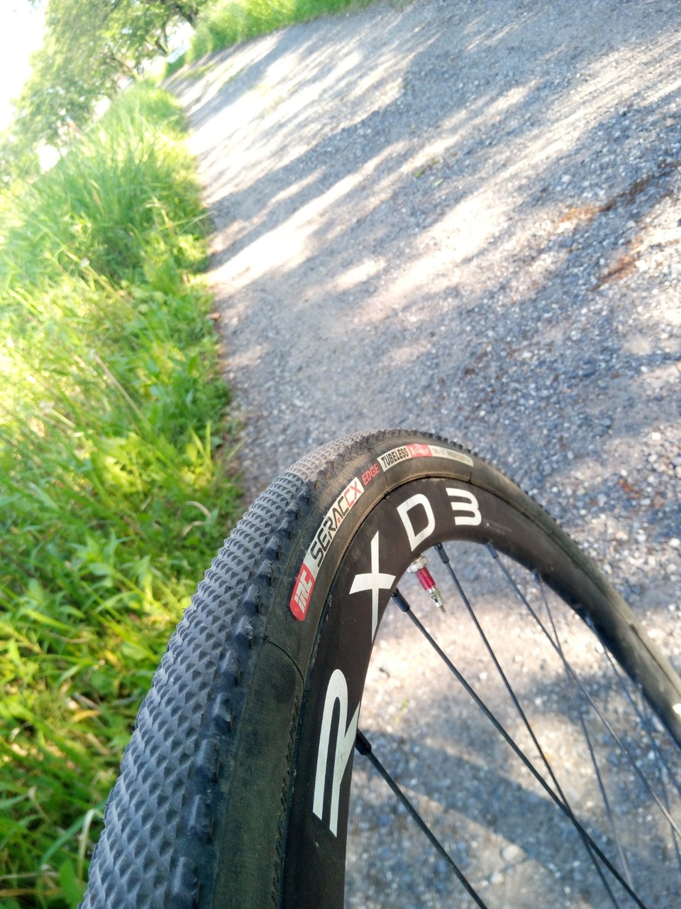 タイヤ が 細い 自転車 名前