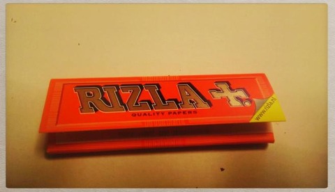 [巻紙レビュー] RIZLA+ (Orange) : てまきたばこのあるせいかつ