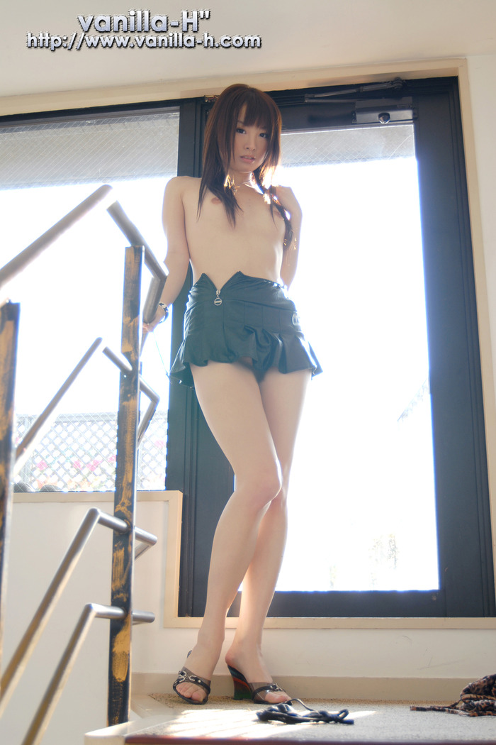 しっとり美白娘の太ももがエロい・・うぅっ 9