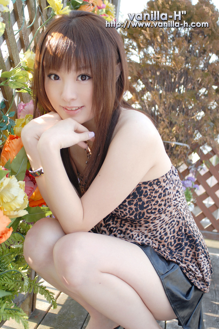 しっとり美白娘の太ももがエロい・・うぅっ