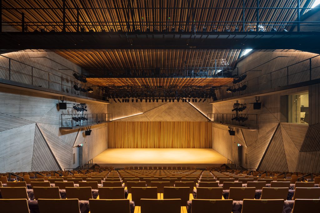 モダンダンス発表会